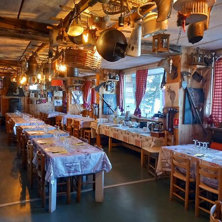 فندق Montlo Relais Des Cerfs Cubieres المظهر الخارجي الصورة